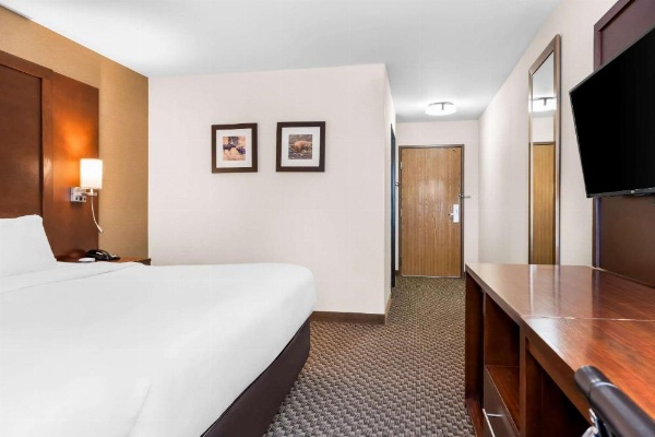 Comfort Inn At Buffalo Bill Village Resort image 16