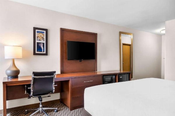 Comfort Inn At Buffalo Bill Village Resort image 9